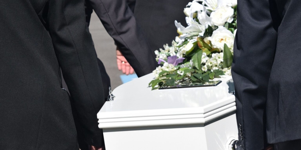 从远方告别：殡葬旅游与国际遣返服务
